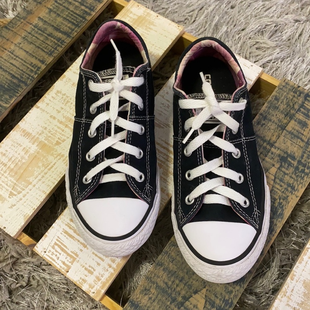 SZ 2 Girls Converse